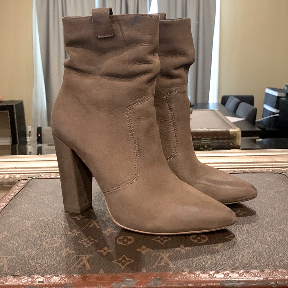 Super cute Steve Madden booties